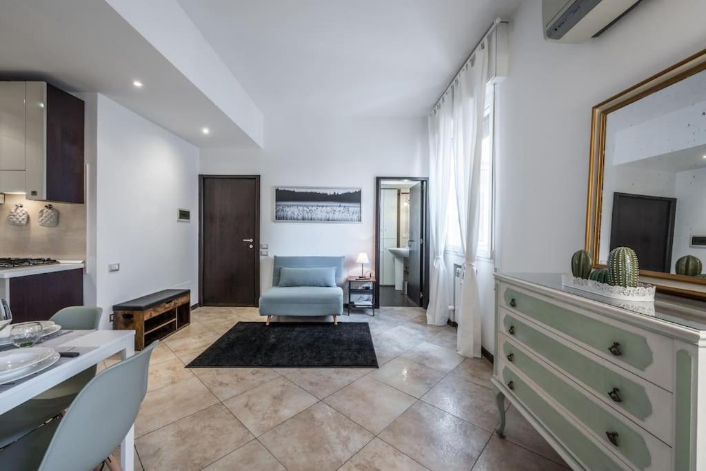 Apartament Sotto Le Due Torri 5* Bolonia Zewnętrze zdjęcie