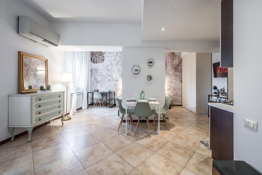 Apartament Sotto Le Due Torri 5* Bolonia Zewnętrze zdjęcie