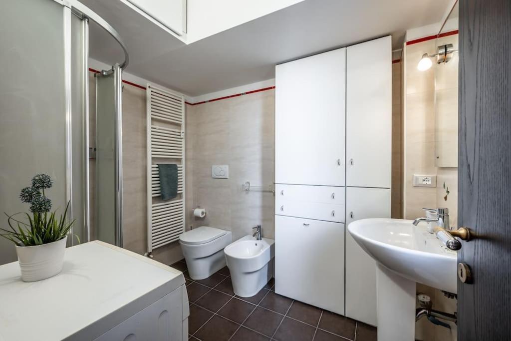 Apartament Sotto Le Due Torri 5* Bolonia Zewnętrze zdjęcie