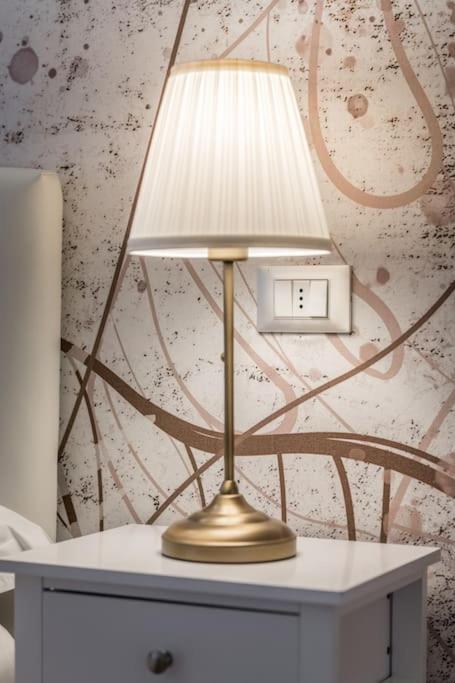 Apartament Sotto Le Due Torri 5* Bolonia Zewnętrze zdjęcie
