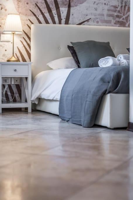 Apartament Sotto Le Due Torri 5* Bolonia Zewnętrze zdjęcie
