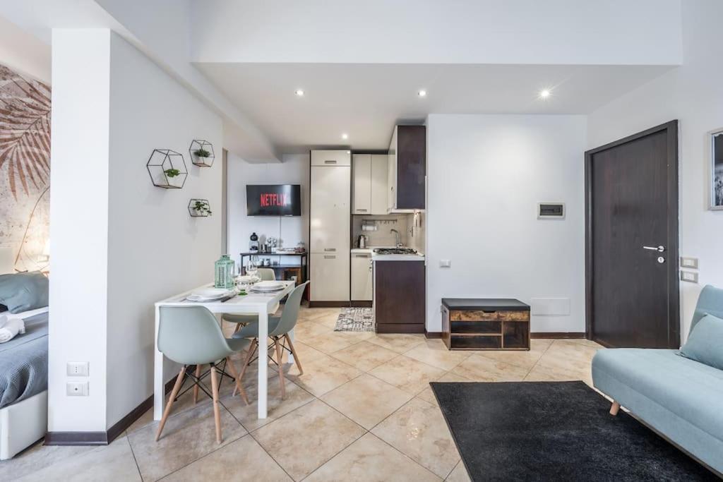 Apartament Sotto Le Due Torri 5* Bolonia Zewnętrze zdjęcie