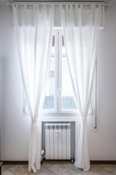 Apartament Sotto Le Due Torri 5* Bolonia Zewnętrze zdjęcie