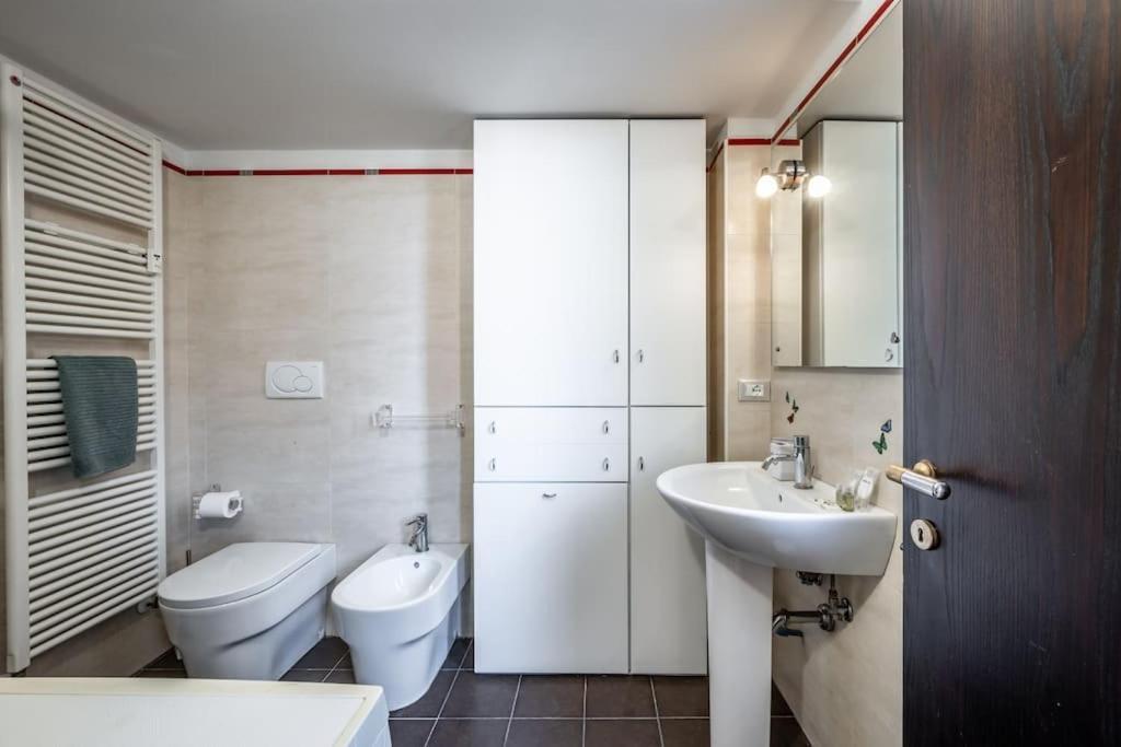 Apartament Sotto Le Due Torri 5* Bolonia Zewnętrze zdjęcie