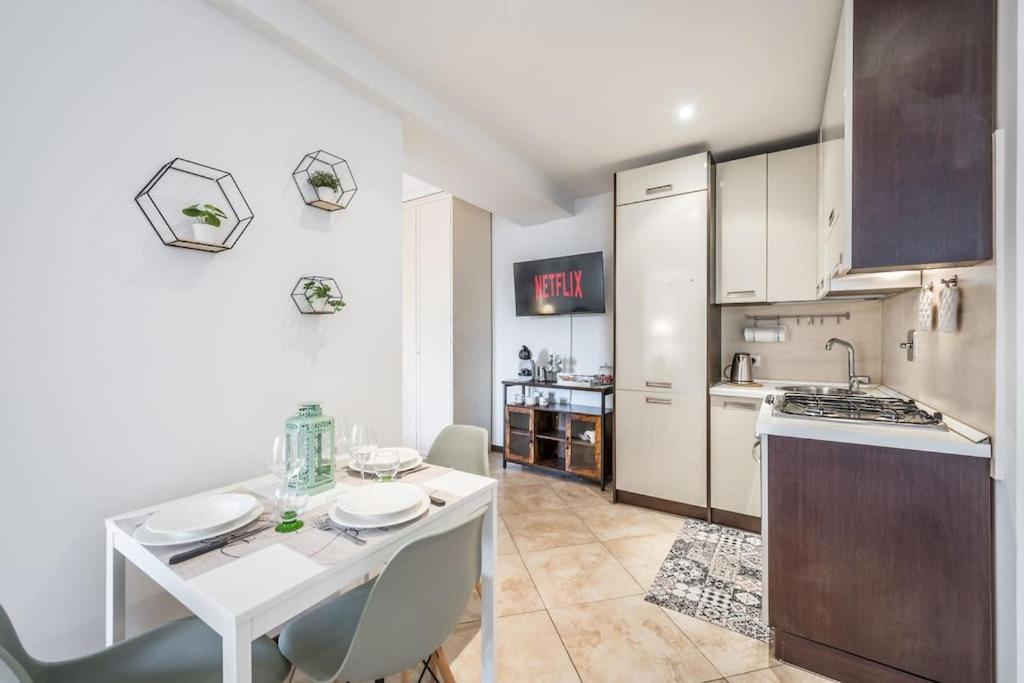 Apartament Sotto Le Due Torri 5* Bolonia Zewnętrze zdjęcie